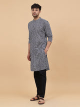 Men Black And White Strip Printed Kurta