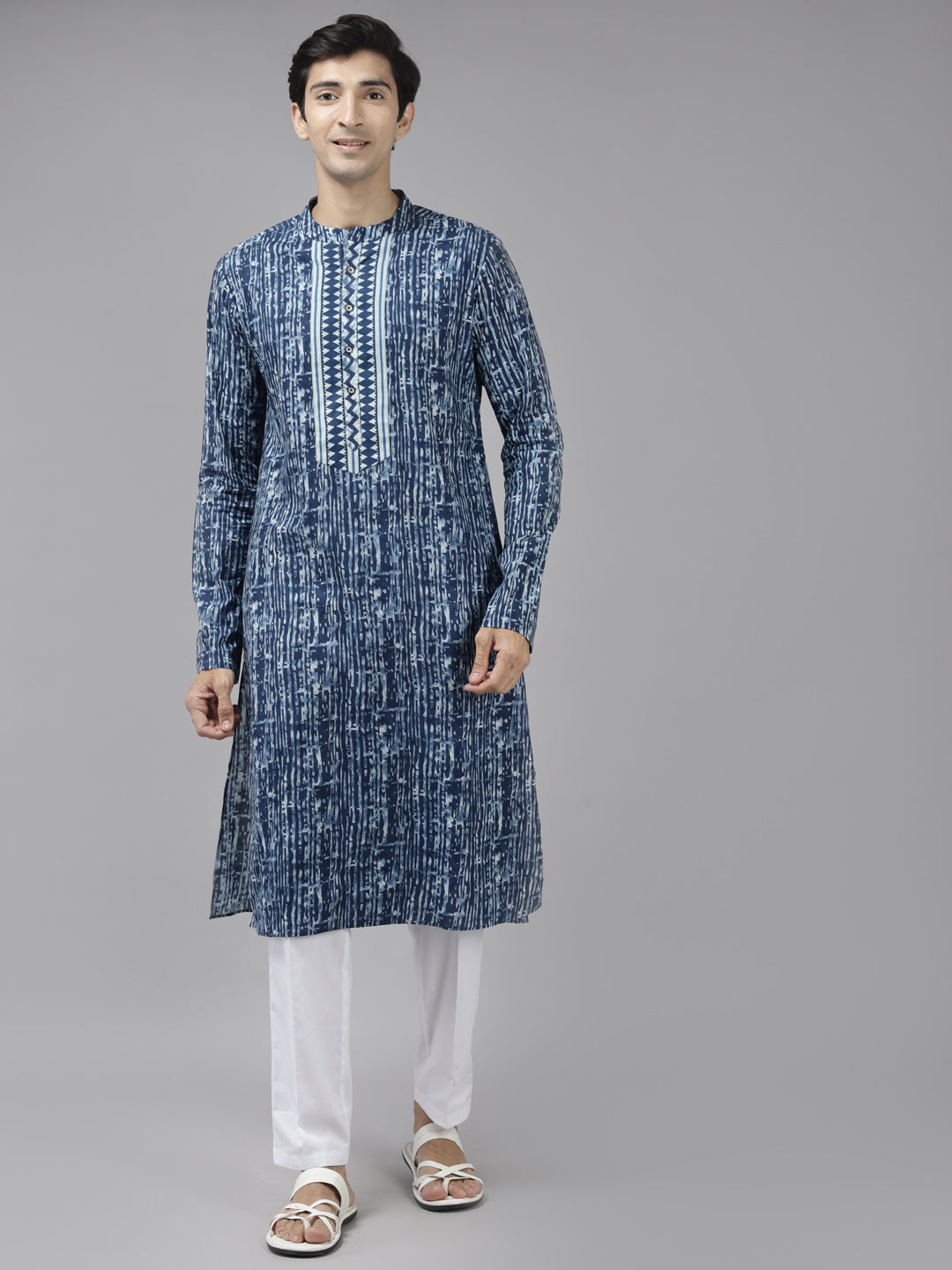 Men Indigo Printed Thread Work Kurta With Pajama