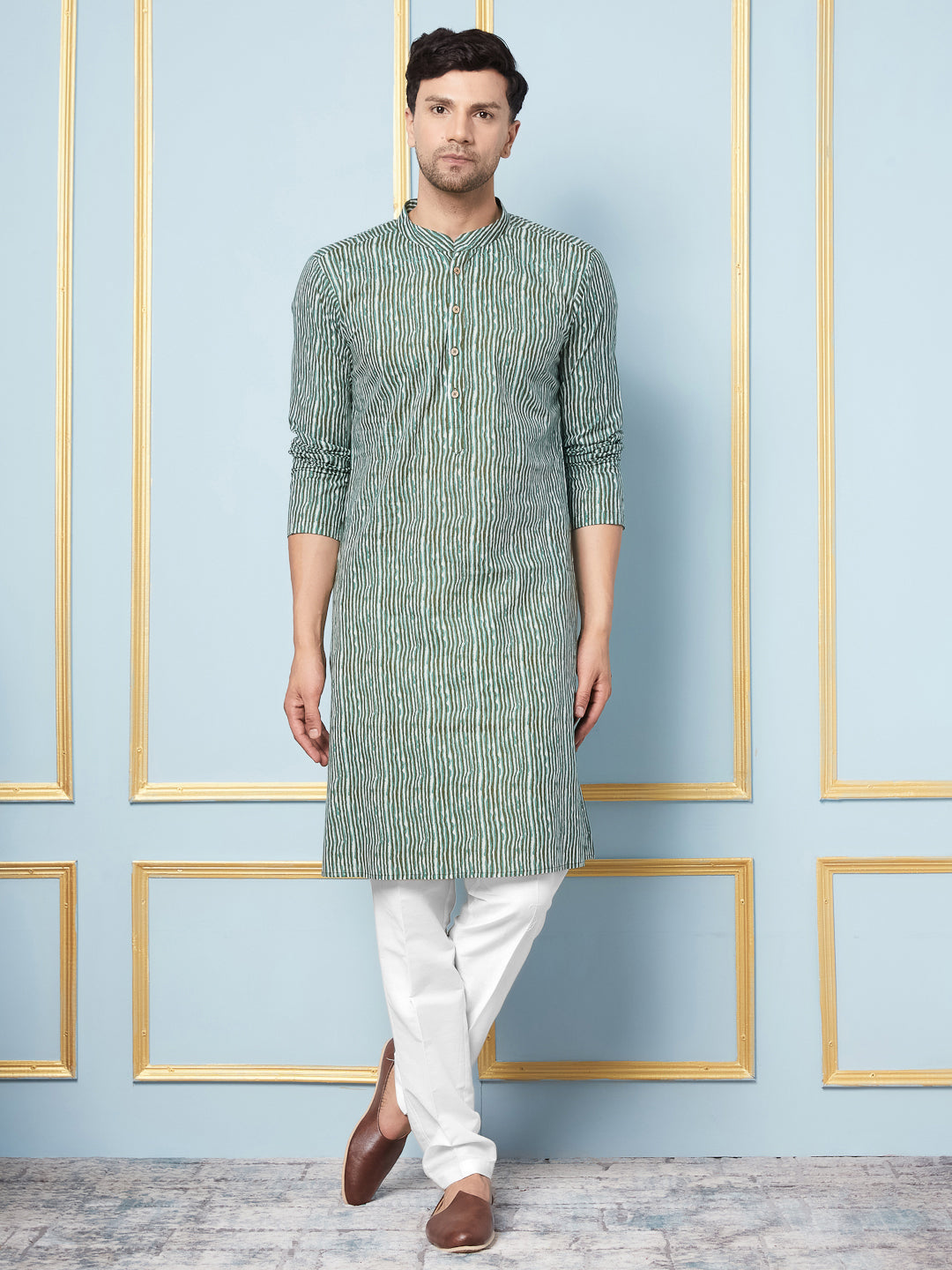 Men Green and White Printed Kurta With pyjama