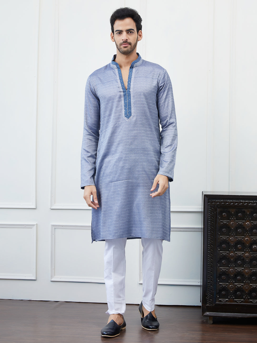 Men Grey & Blue Thread Work Yoke Design Cotton Kurta