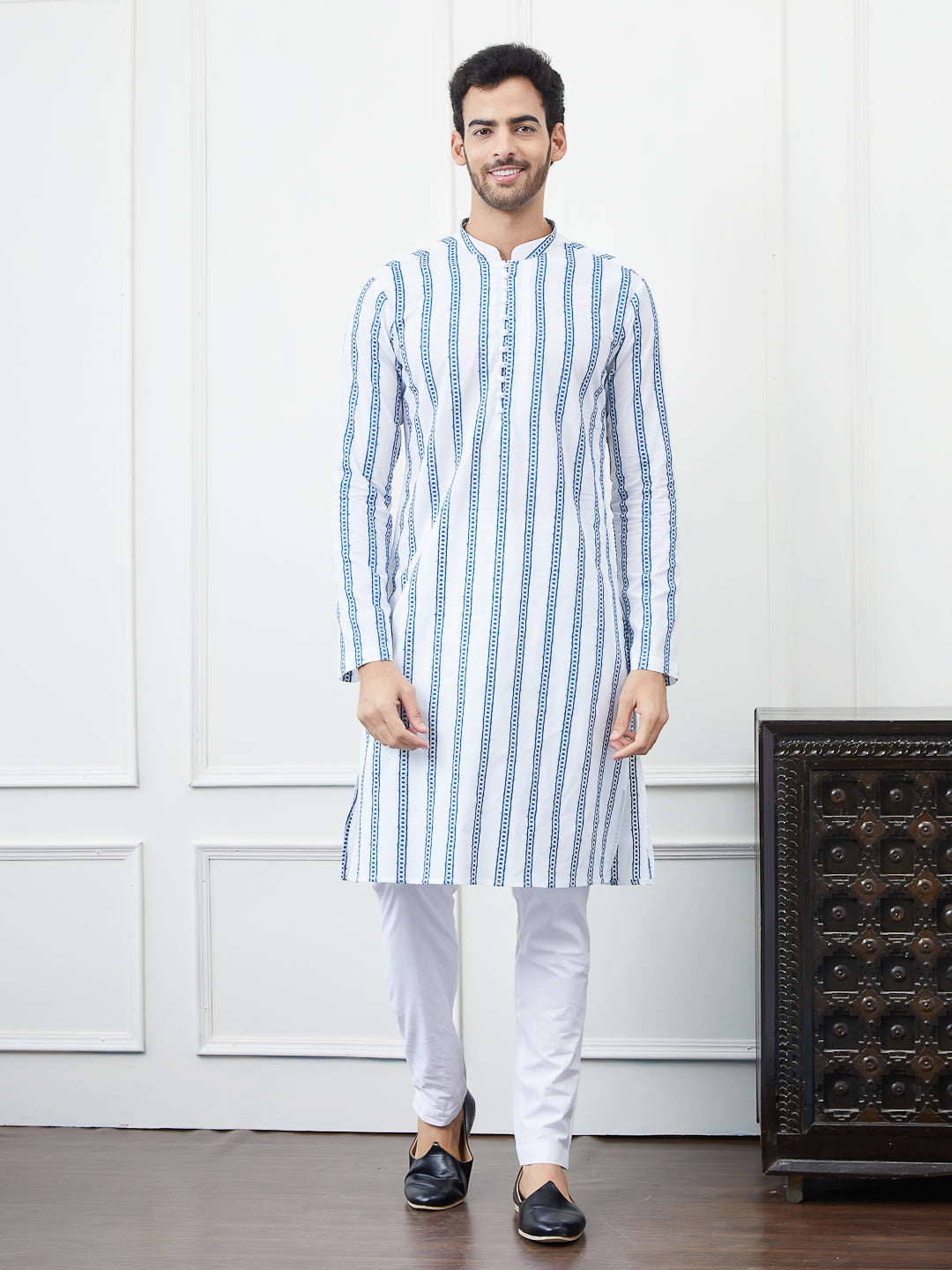 Men White And Blue Chikankari Embroidered Cotton Kurta
