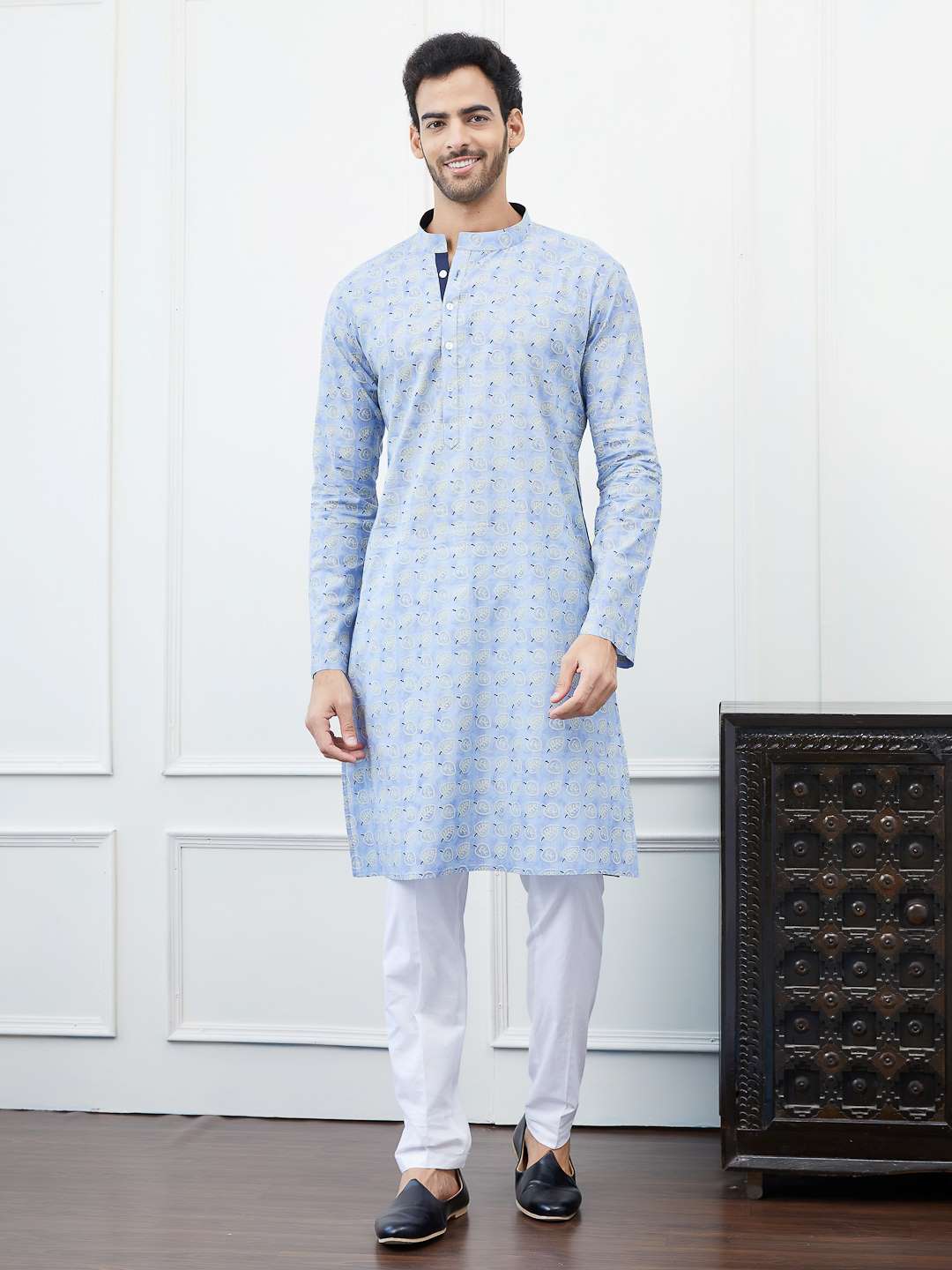 Men Blue & White Leaf Design Printed Cotton Kurta