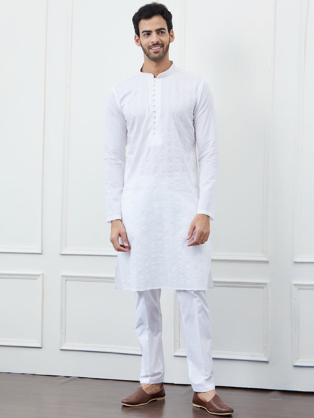 Men Pristine White Kurta with Delicate Embroidered Patterns and Pajama