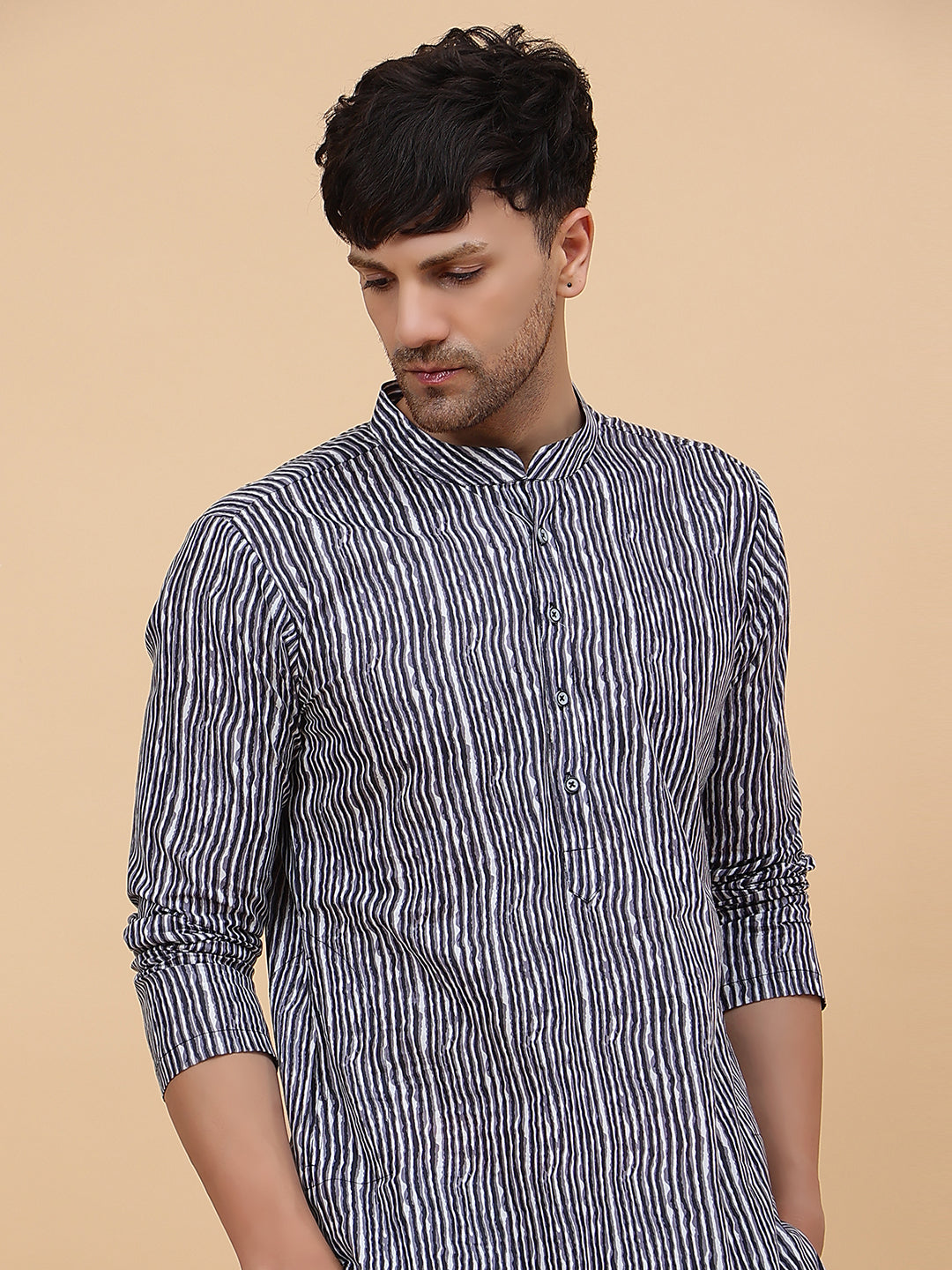 Men Black And White Strip Printed Kurta