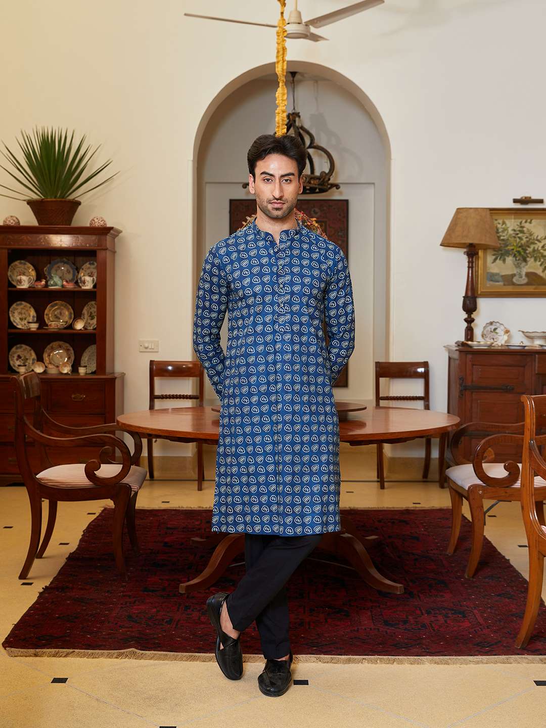 Men Navy Blue And White Cotton Leaf Print Straight Kurta With Pajama