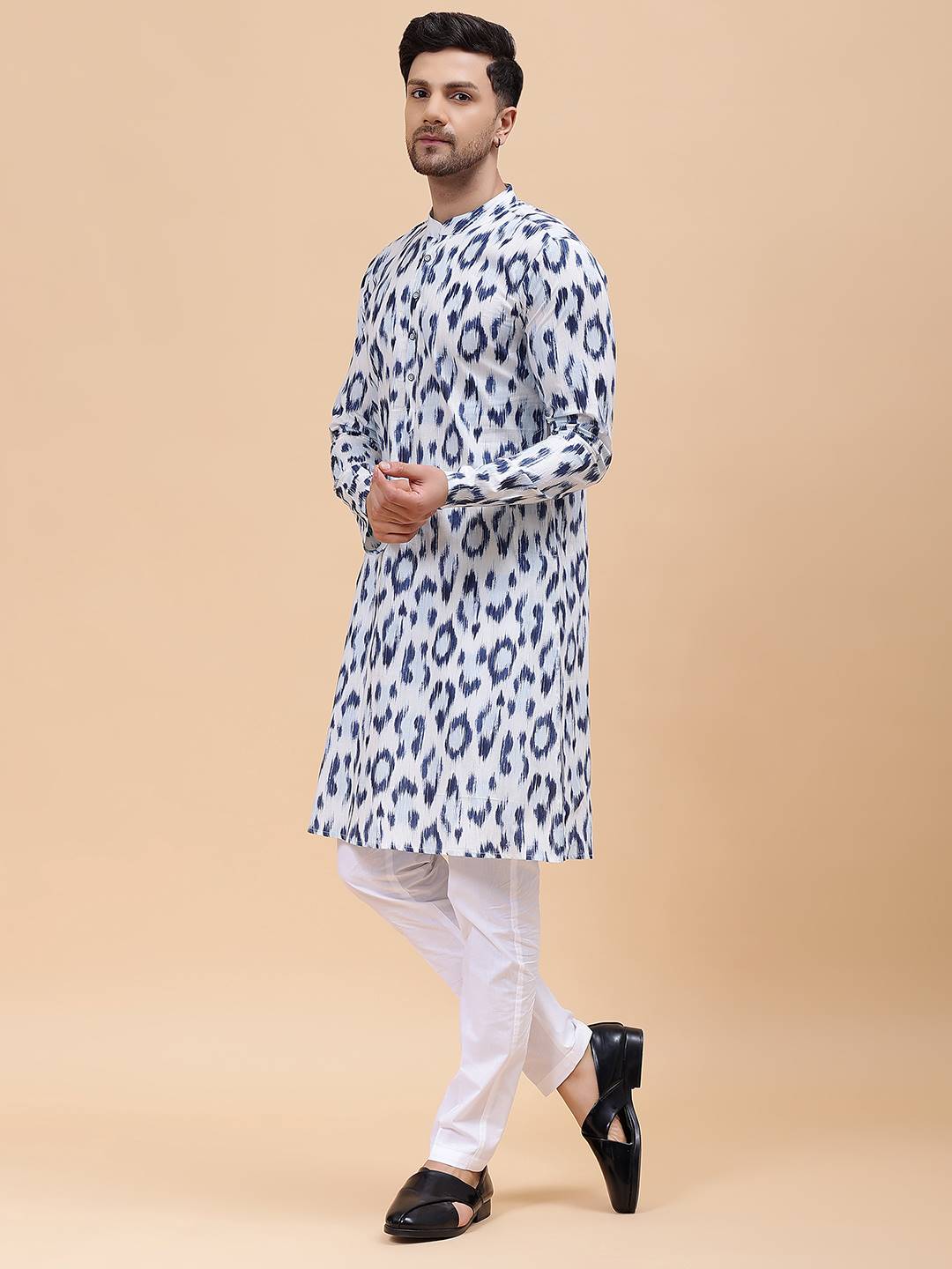 Men White & Blue Pure Cotton Printed Straight Kurta