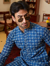 Men Navy Blue And White Cotton Leaf Print Straight Kurta With Pajama