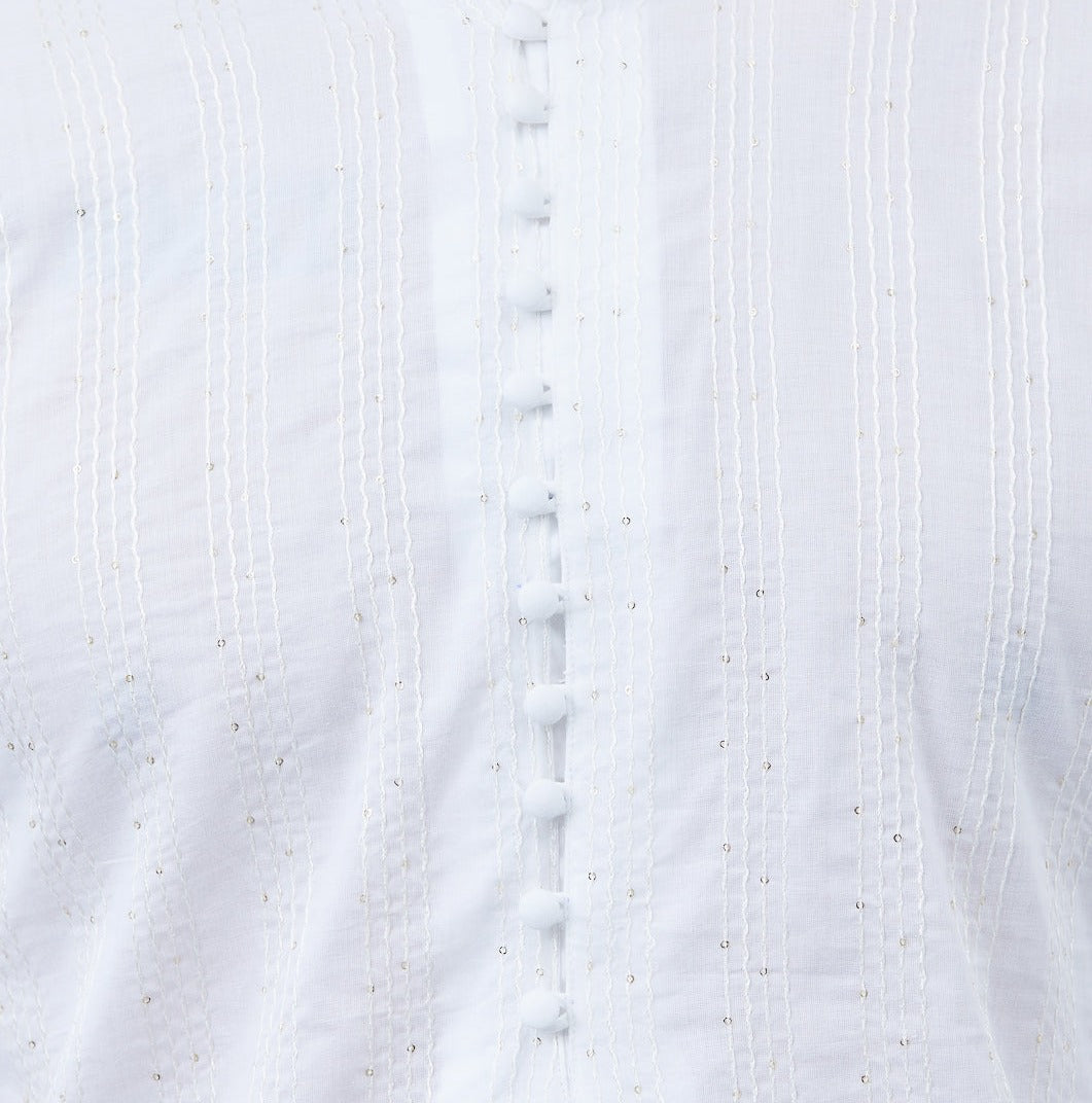 Men Pristine White Kurta with Delicate Embroidered Patterns and Pajama