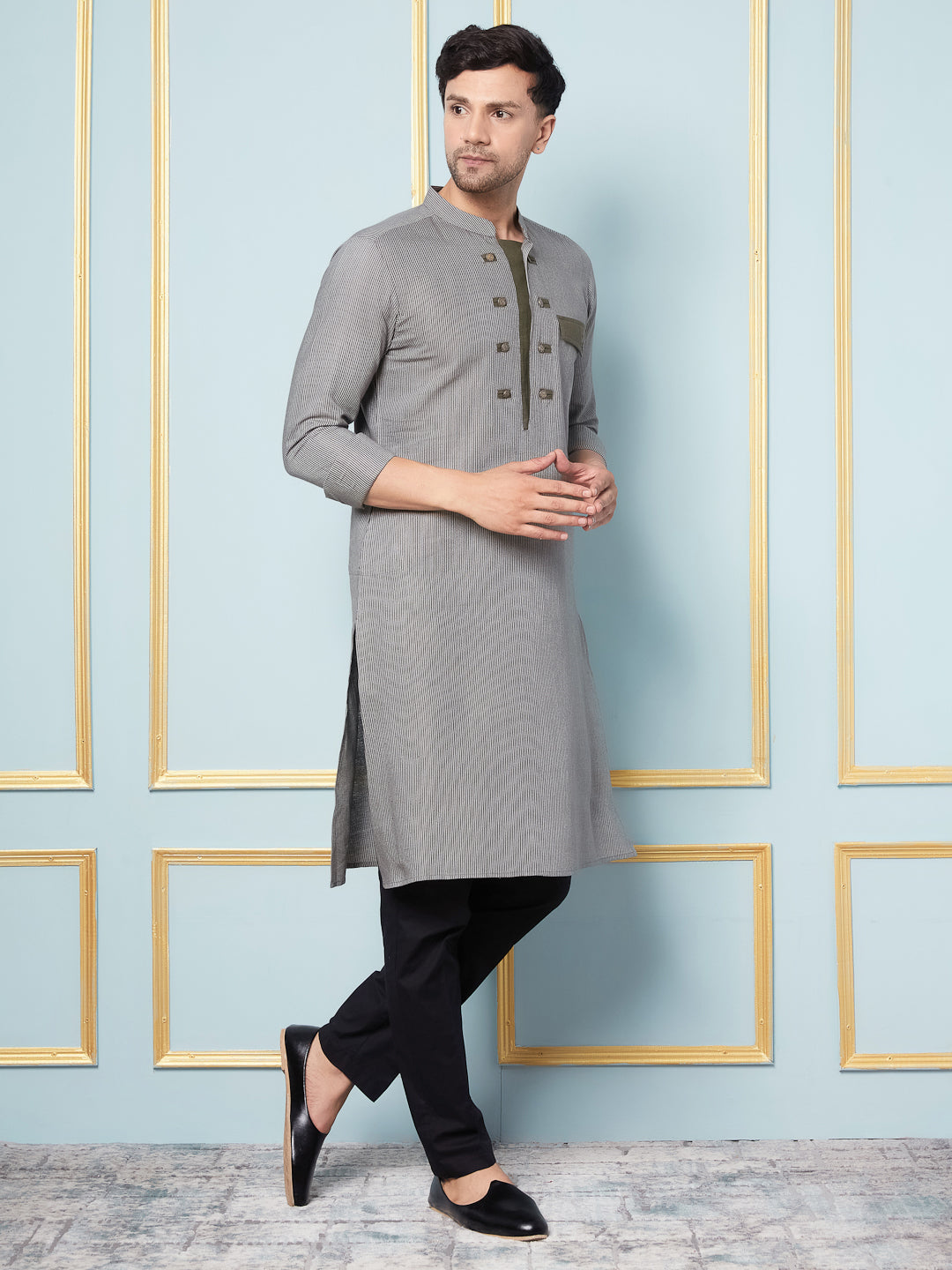 Men Grey Melange and Thread Work Kurta With pyjama