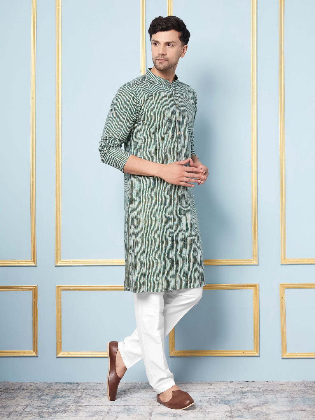Men Green and White Printed Kurta With pyjama