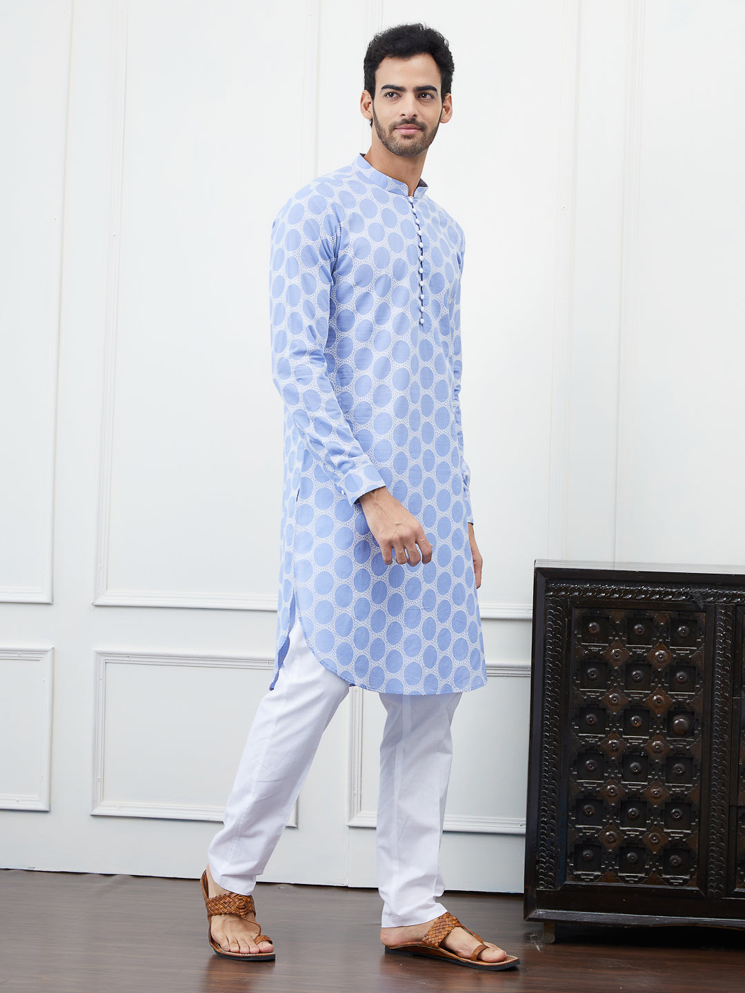 Men Blue And White Embroidered Cotton Kurta Set