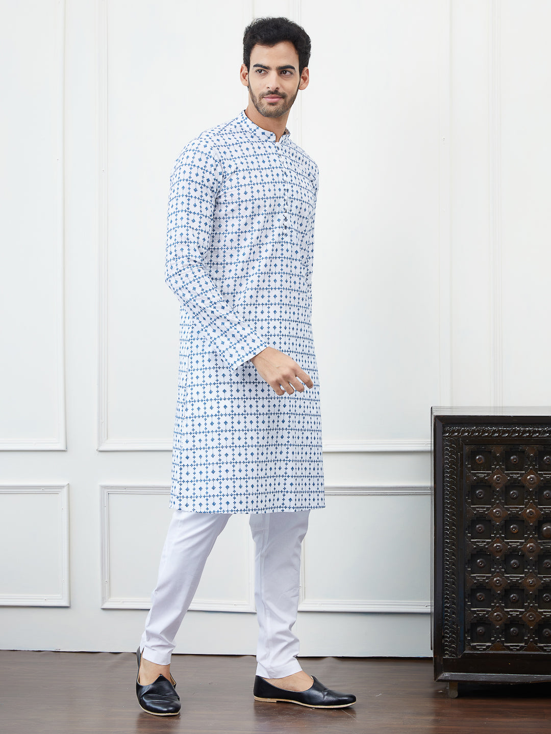 Men White And Blue Chikankari Embroidered Cotton Kurta