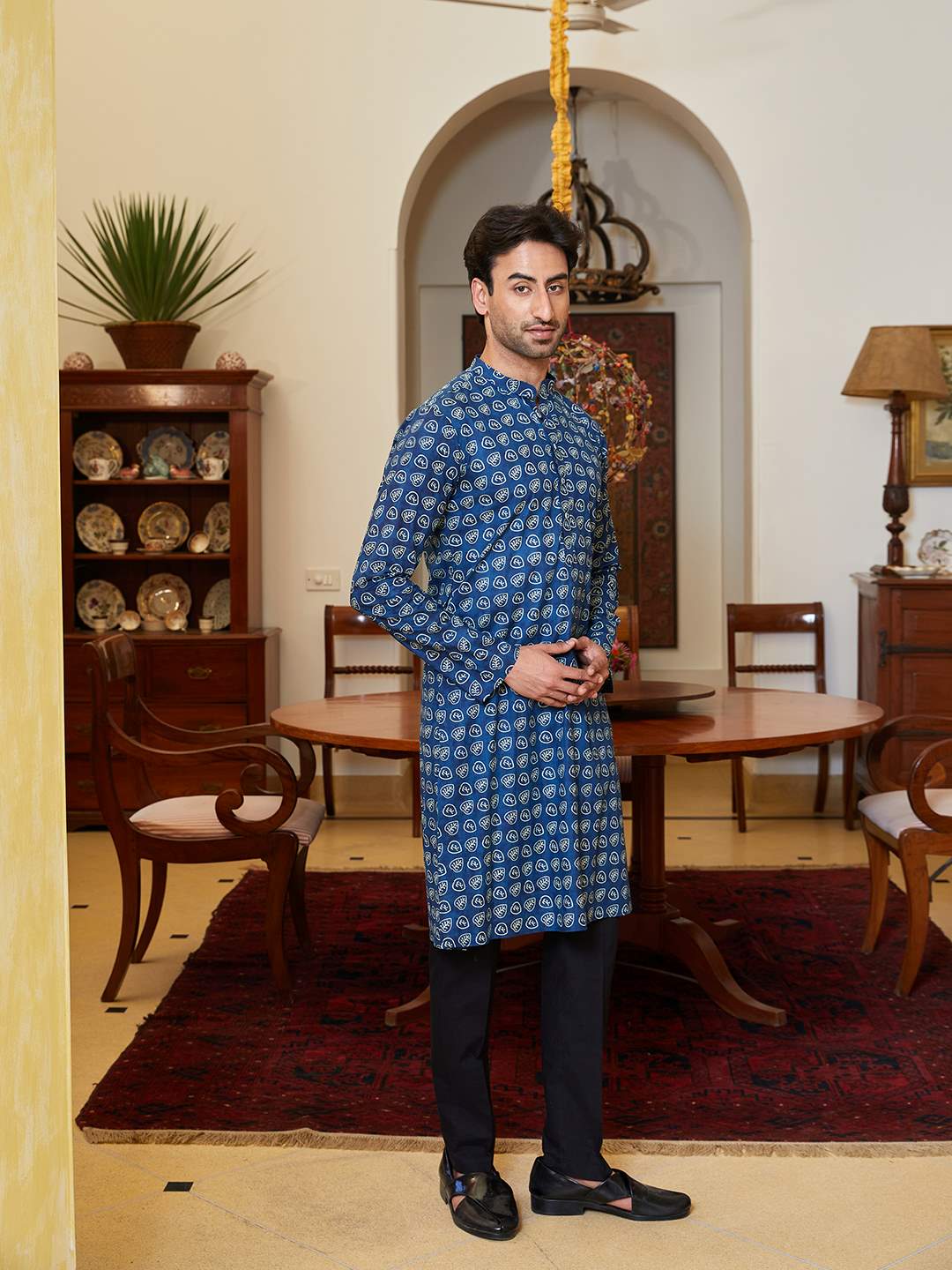 Men Navy Blue And White Cotton Leaf Print Straight Kurta With Pajama