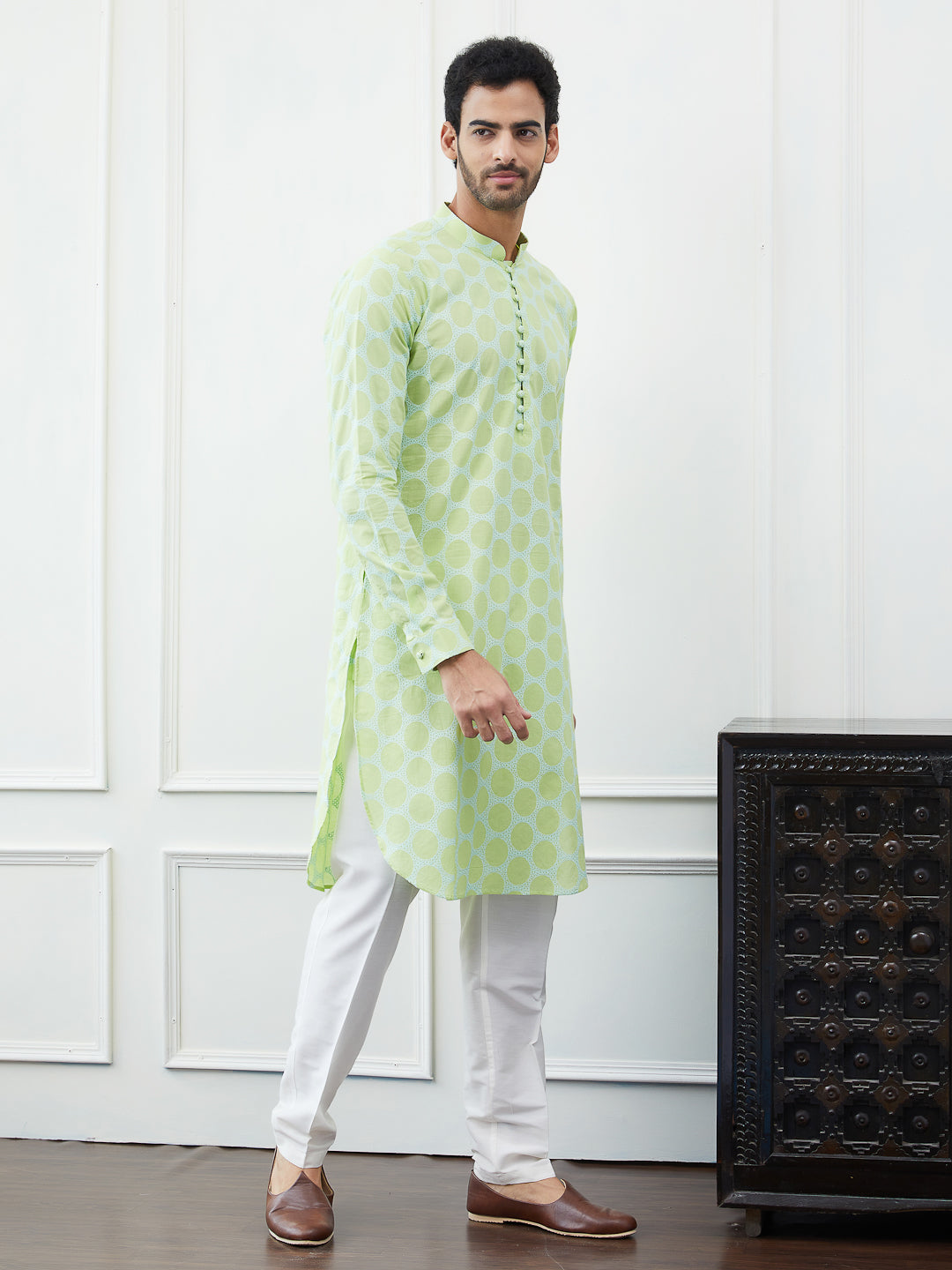 Men Green And White Embroidered Cotton Kurta