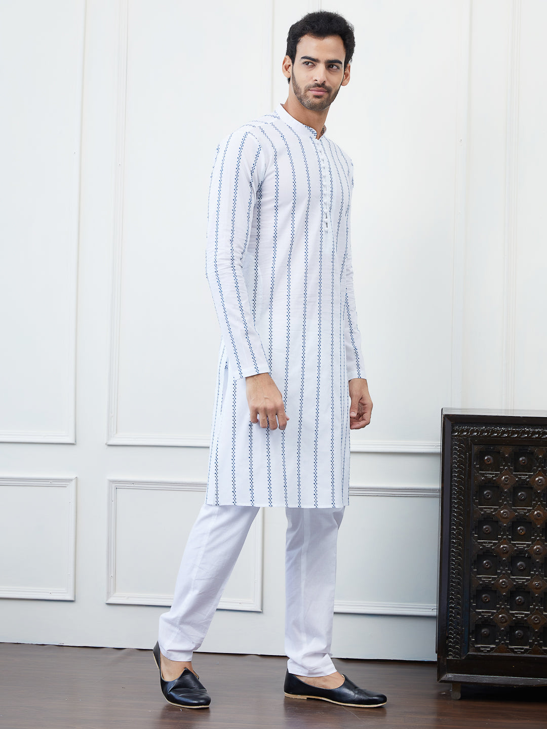 Men White And Blue Chikankari Embroidered Cotton Kurta