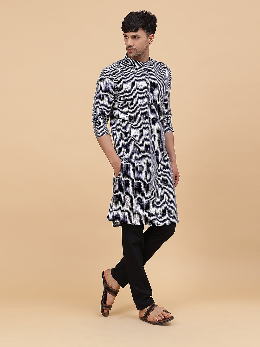 Men Black And White Strip Printed Kurta