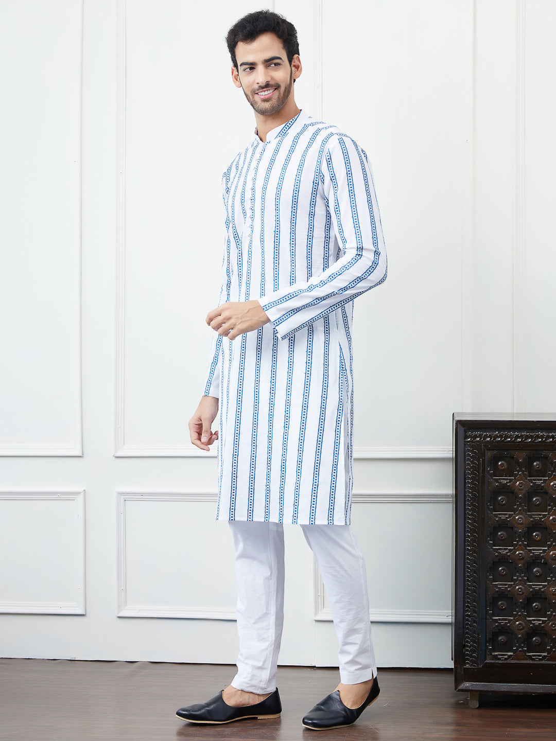 Men White And Blue Chikankari Embroidered Cotton Kurta