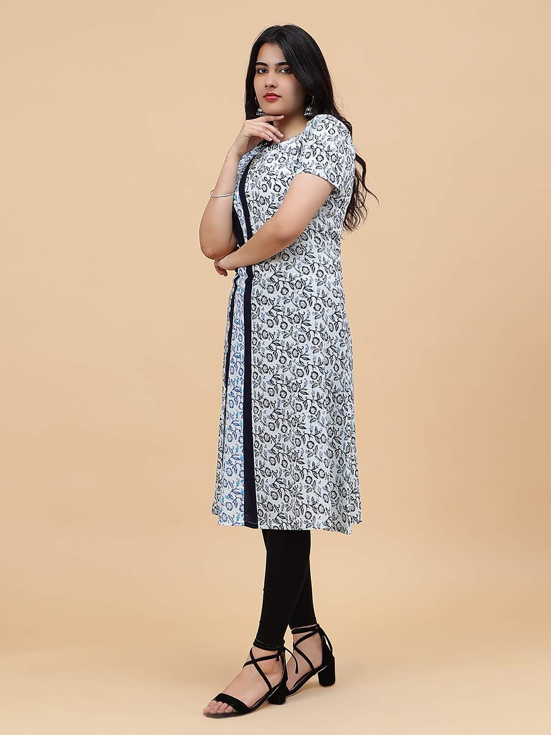 Women White with Navy Blue Printed Cotton Kurti