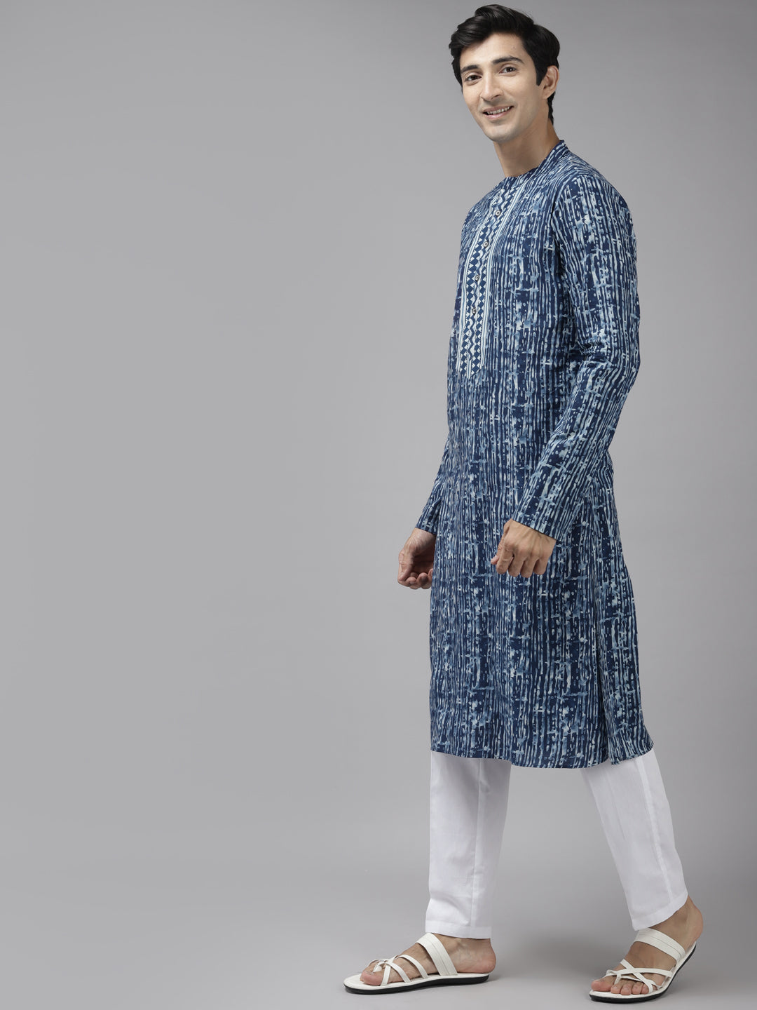 Men Indigo Printed Thread Work Kurta With Pajama