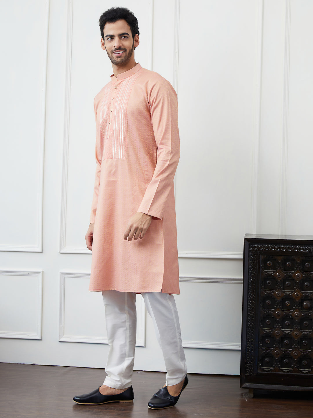 Riwaat.com Men Peach & Gold Thread Work Cotton Kurta Riwaat Thread Work