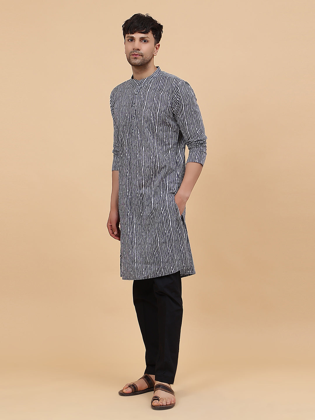 Men Black And White Strip Printed Kurta