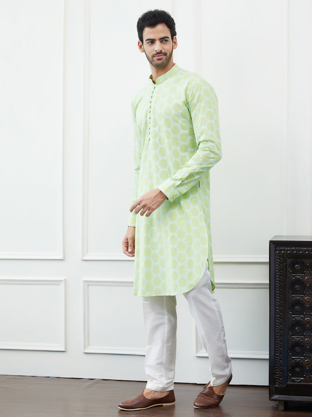 Men Green And White Embroidered Cotton Kurta