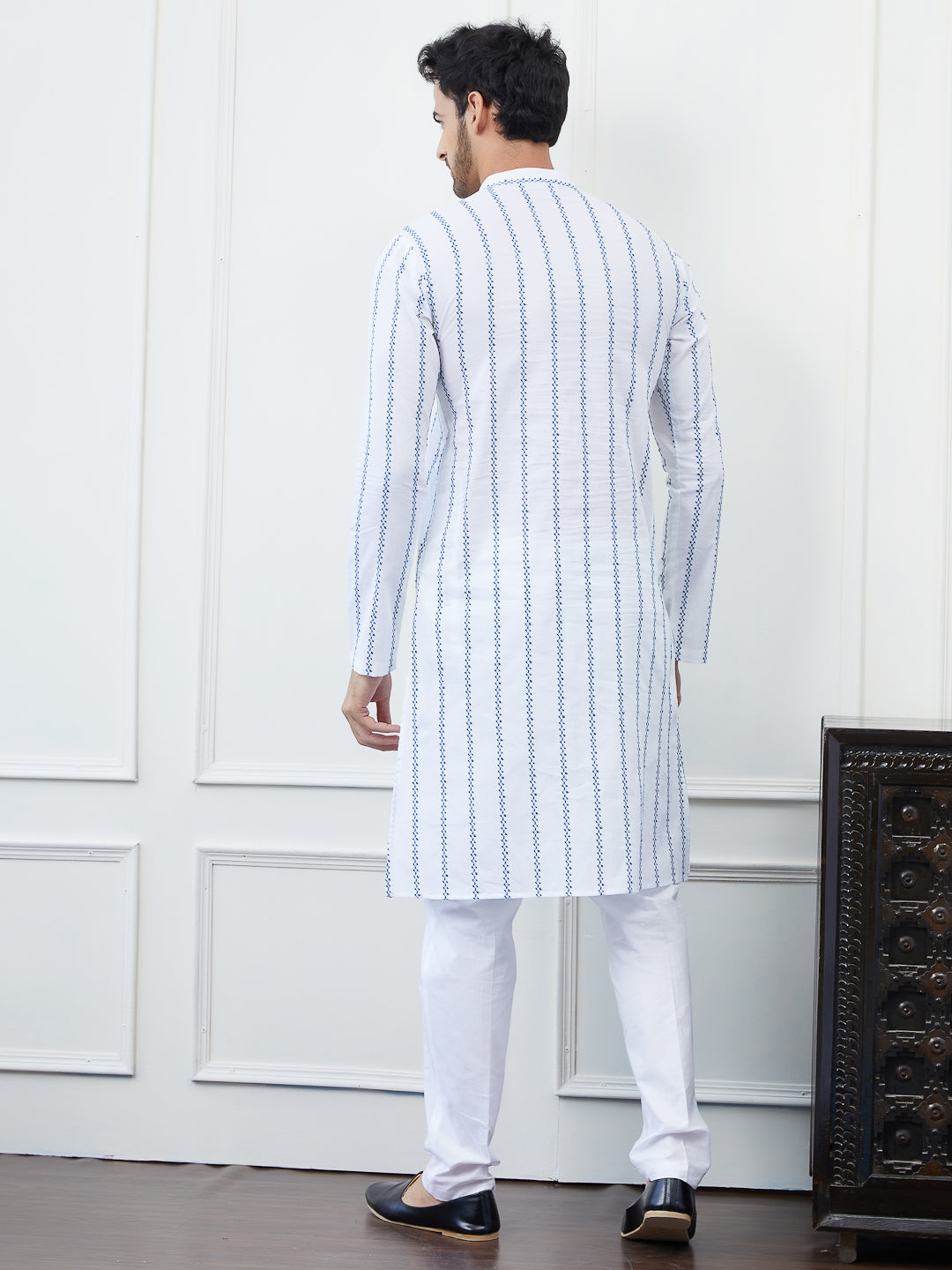 Men White And Blue Chikankari Embroidered Cotton Kurta
