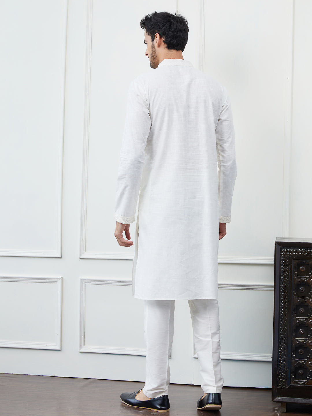 Men White Solid Yoke Design Embroidery Cotton Kurta