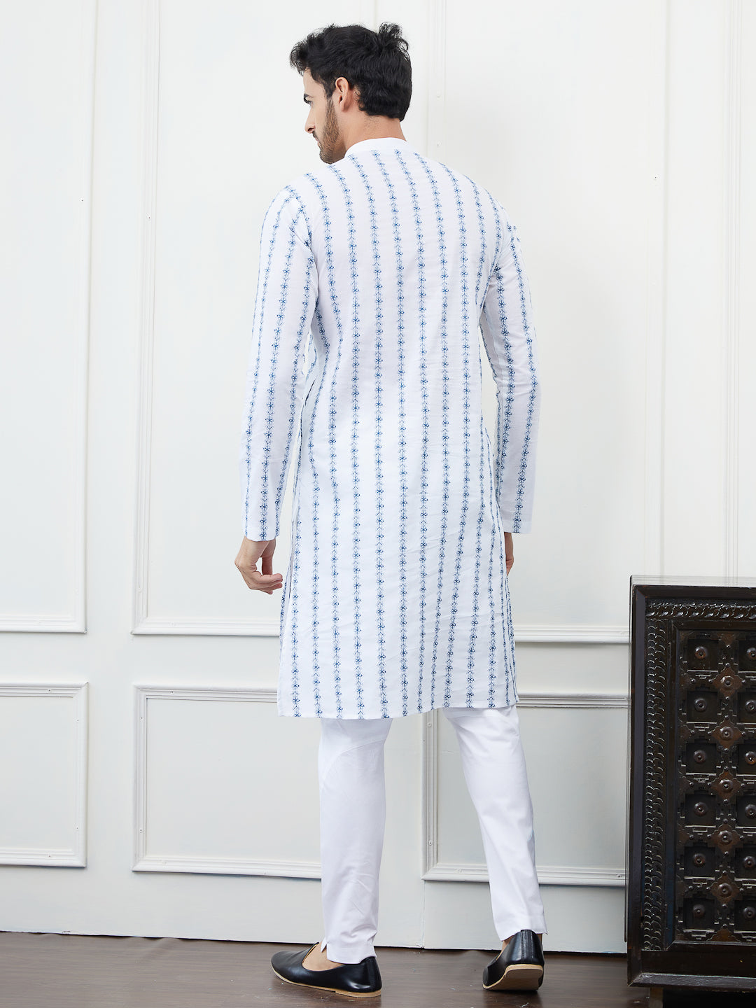 Men White And Blue Chikankari Embroidered Cotton Kurta