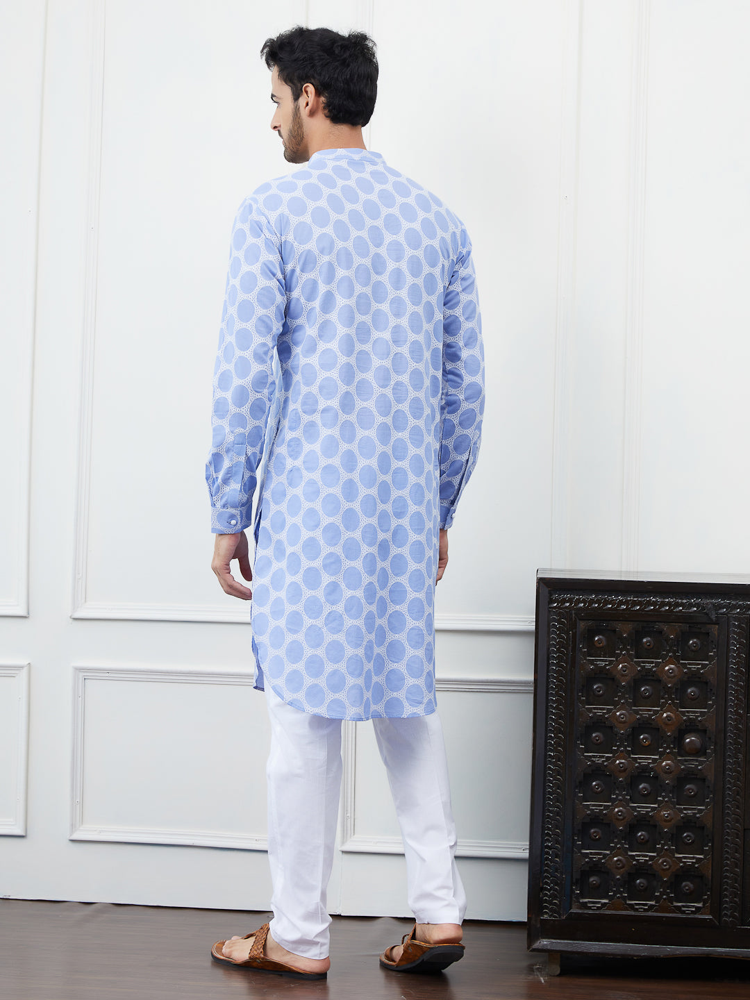 Men Blue And White Embroidered Cotton Kurta