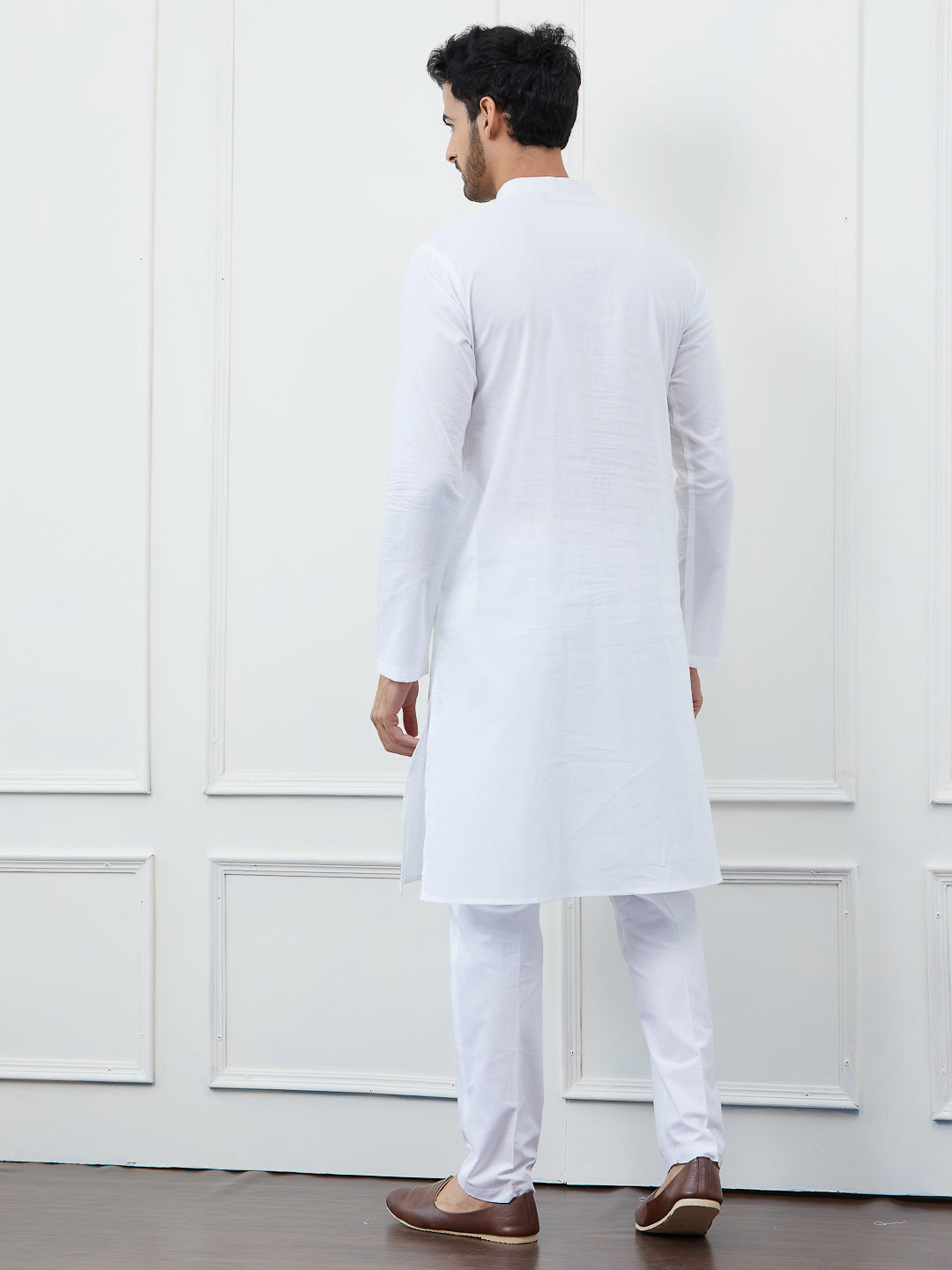 Men White Cotton Thread Work & Sequinses Kurta With Pyjama