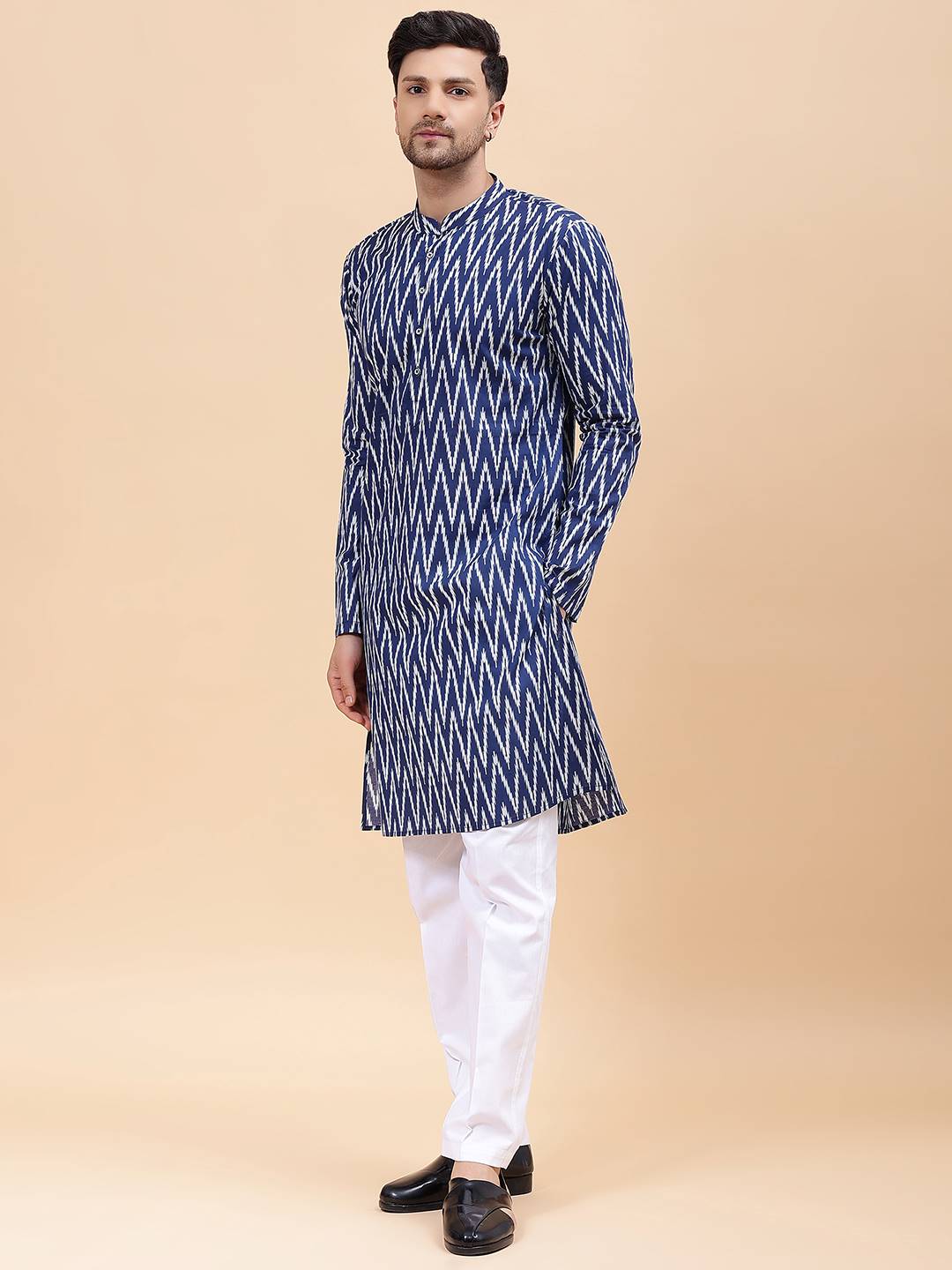 Men Navy Blue & White Pure Cotton Printed Straight Kurta With Pajama