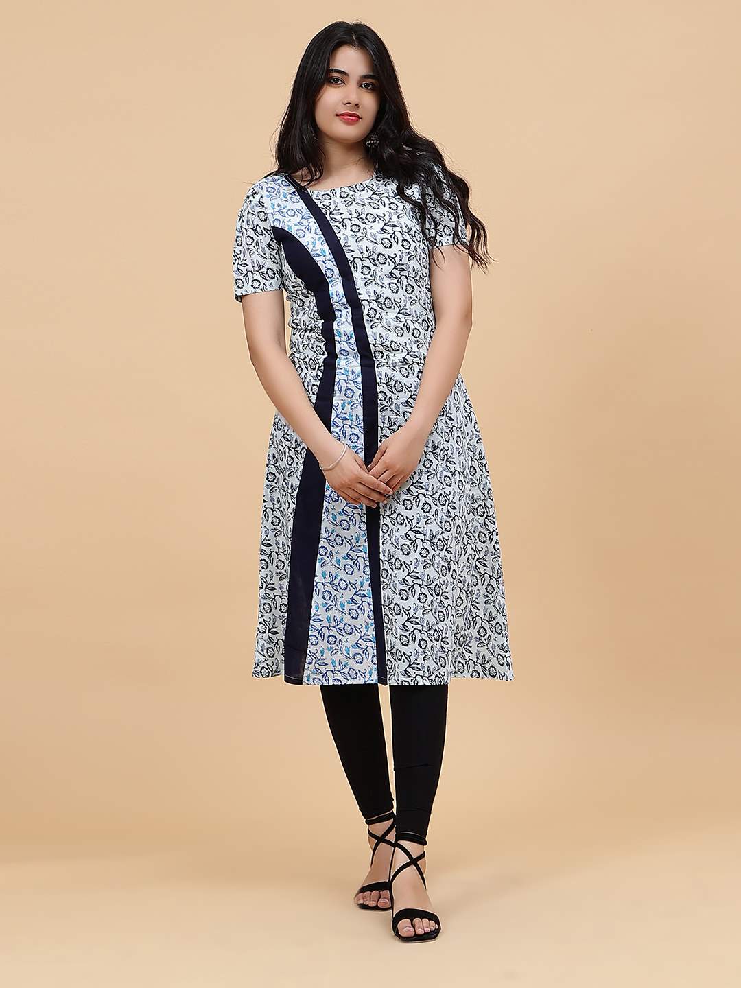 Women White with Navy Blue Printed Cotton Kurti