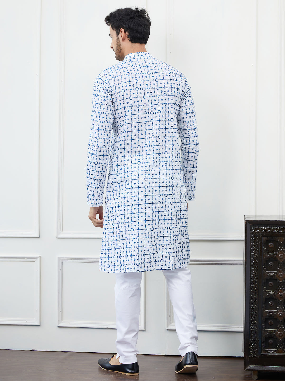 Men White And Blue Chikankari Embroidered Cotton Kurta