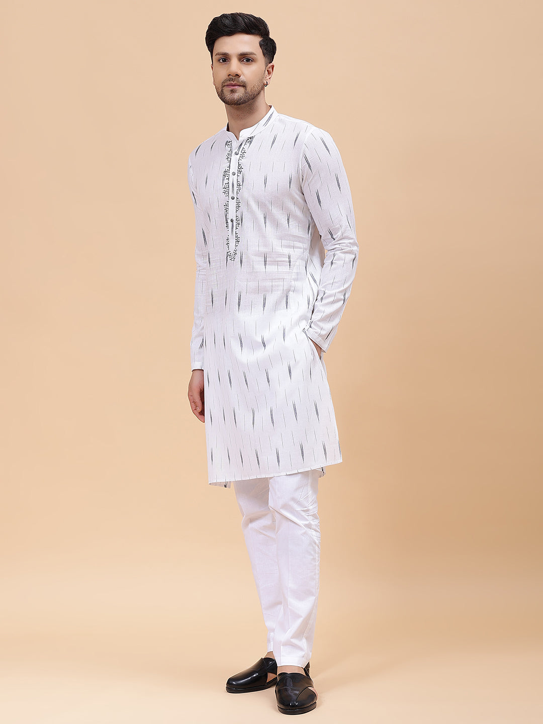 Men White & Black Pure Cotton Embroidered Straight Kurta With pyjama