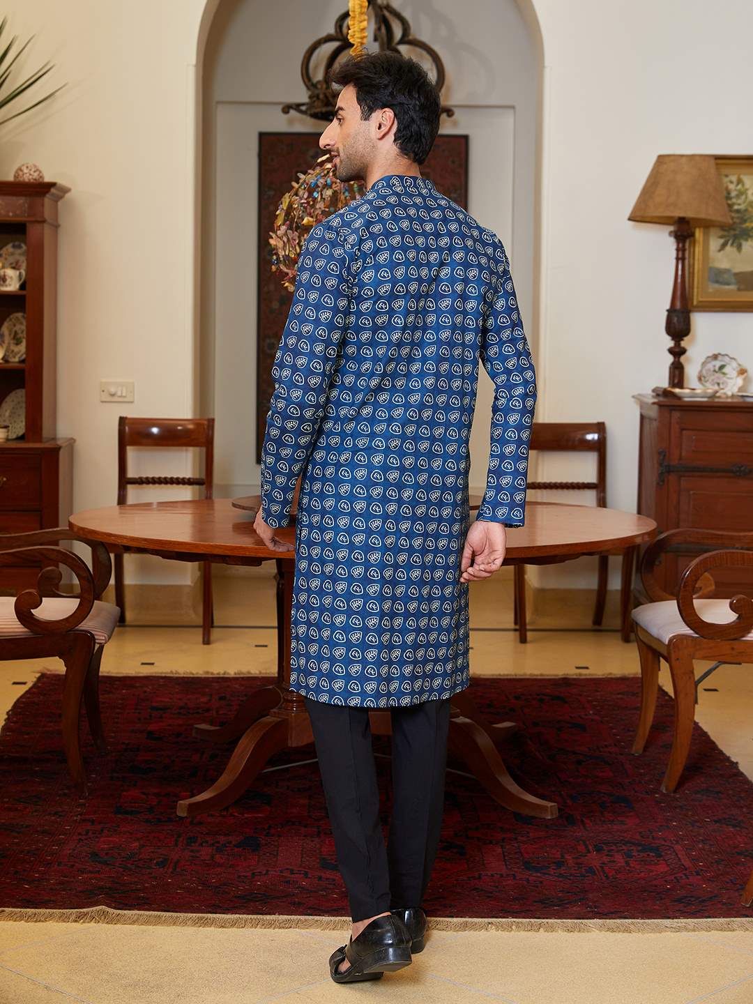 Men Navy Blue And White Cotton Leaf Print Straight Kurta With Pajama