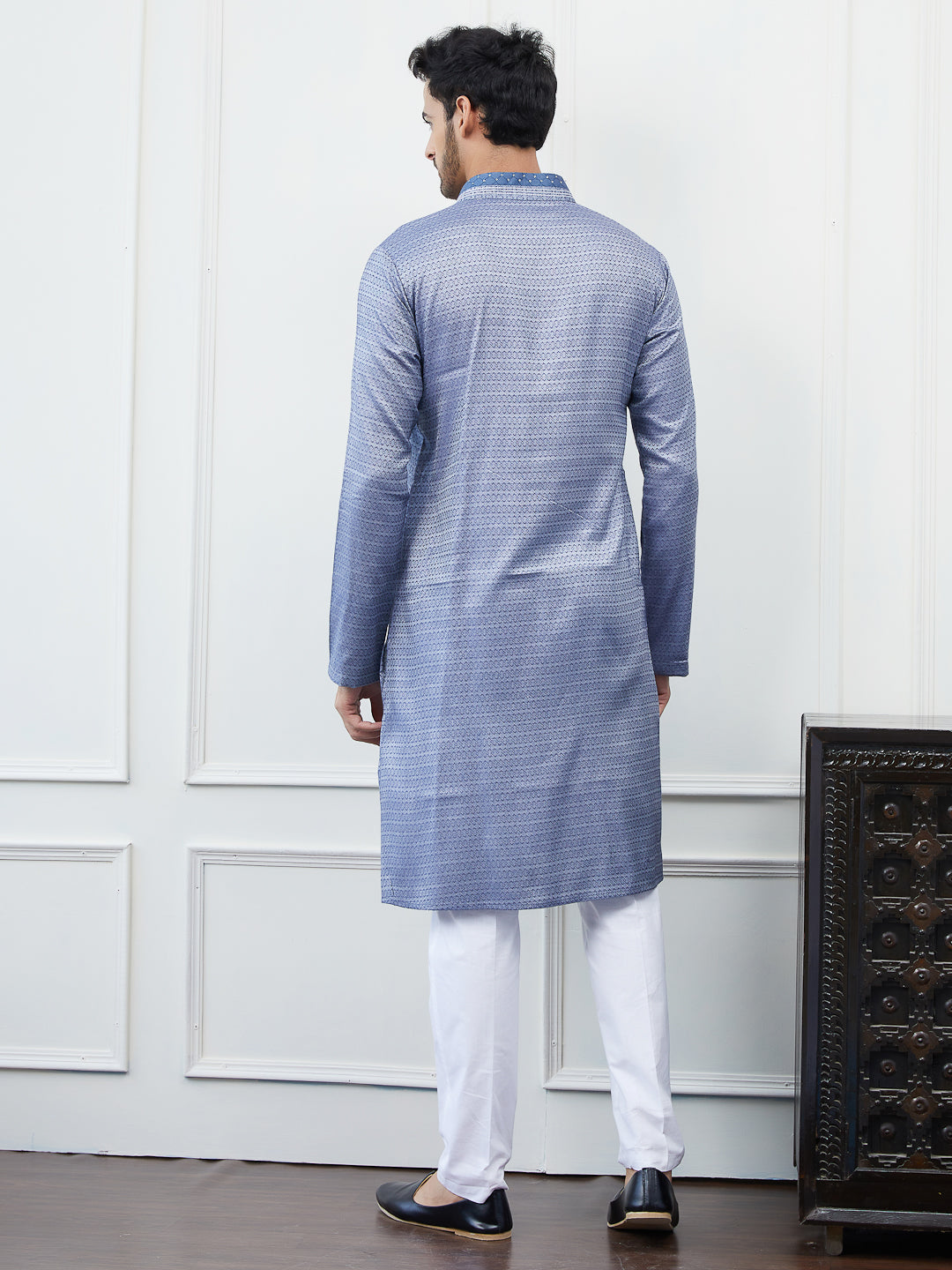 Men Grey & Blue Thread Work Yoke Design Cotton Kurta