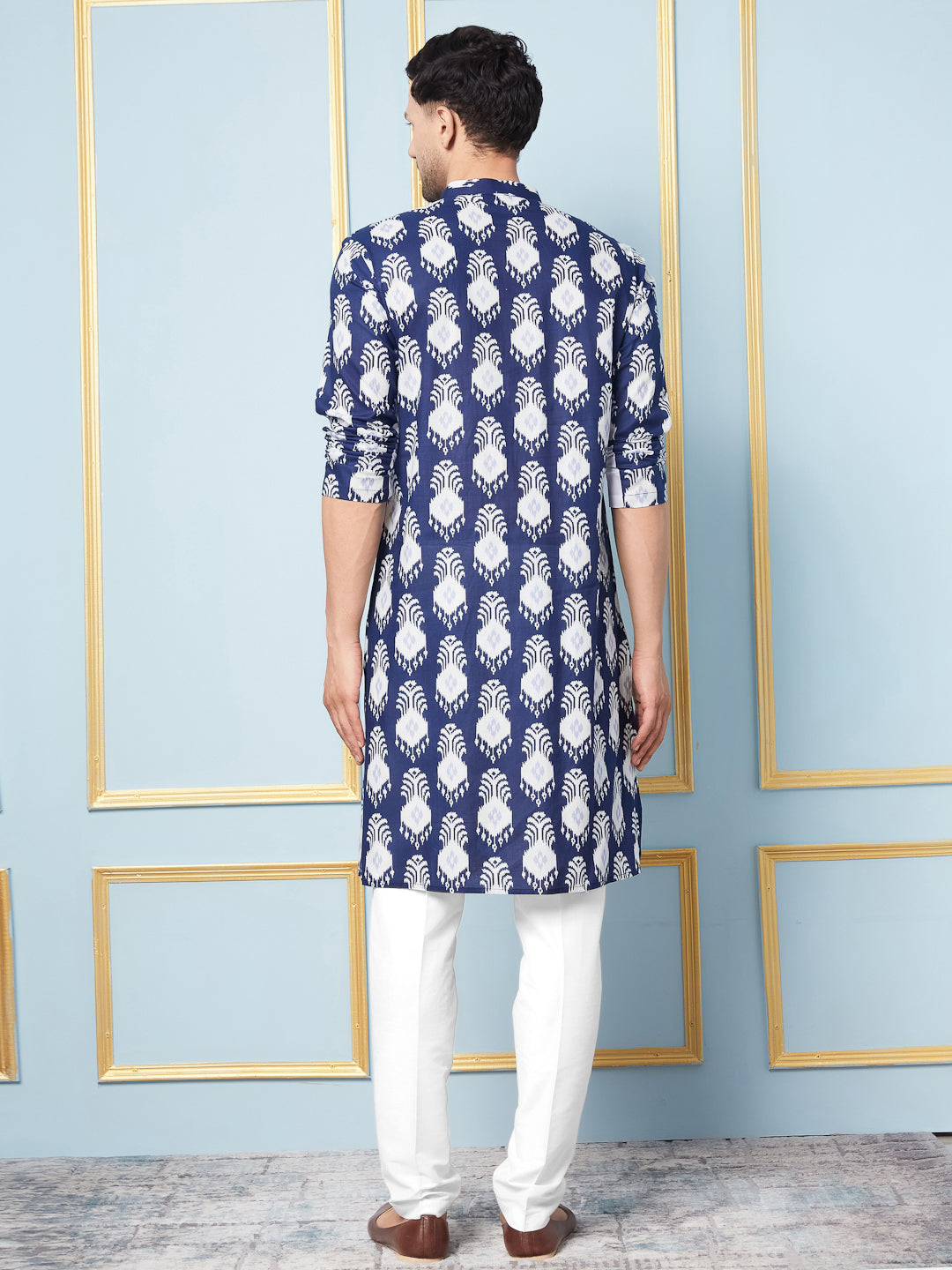 Men Blue and White Printed Kurta With pyjama