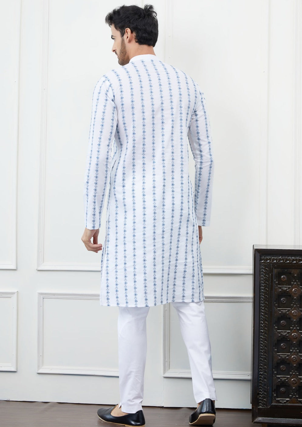 Men White And Blue Floral Chikankari Embroidery Cotton Kurta