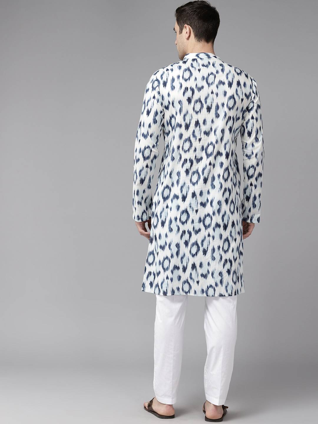 Men White & Blue Ikat Pattern Pure Cotton Printed Straight Kurta With Pajama