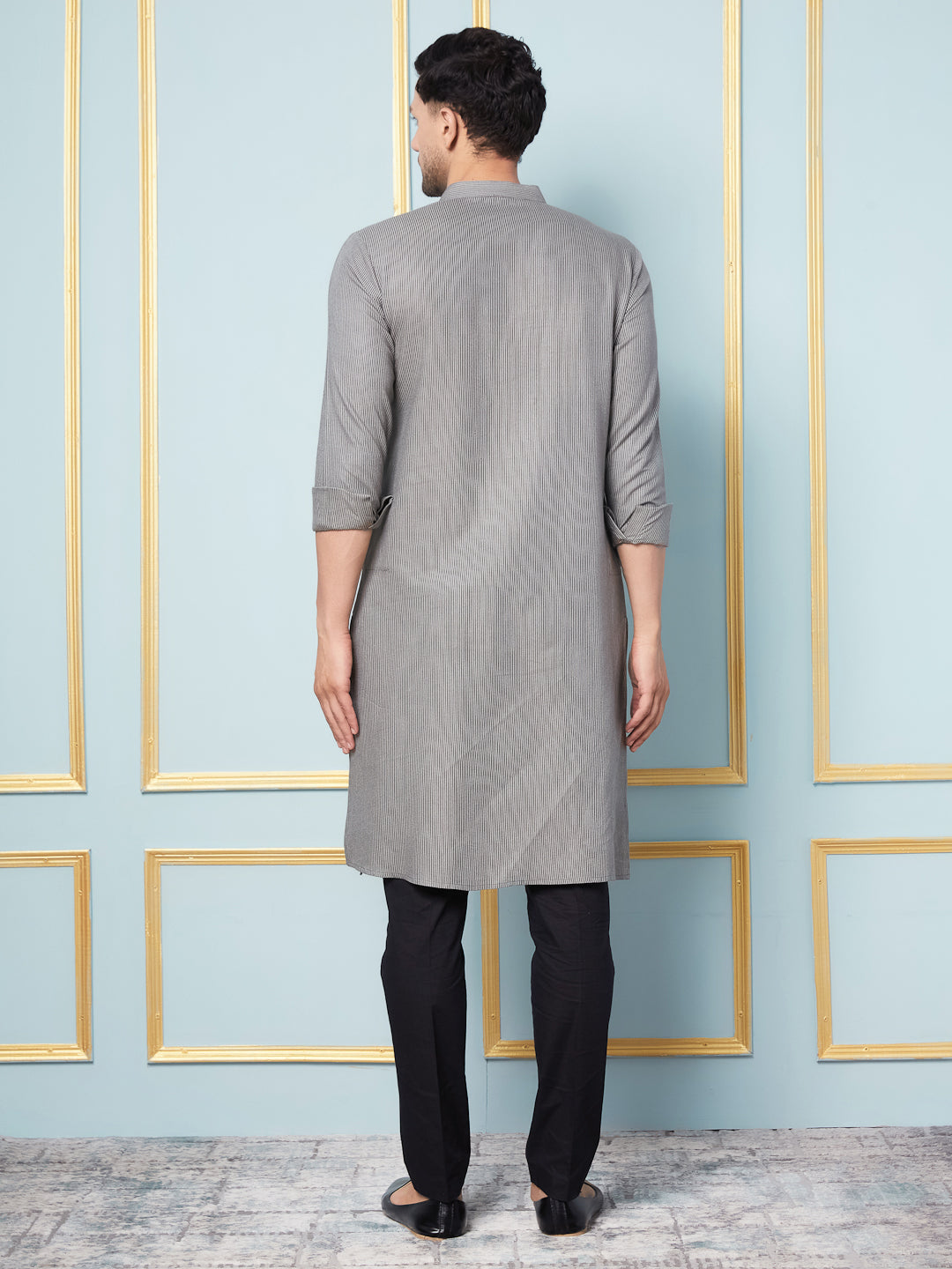 Men Grey Melange and Thread Work Kurta With pyjama