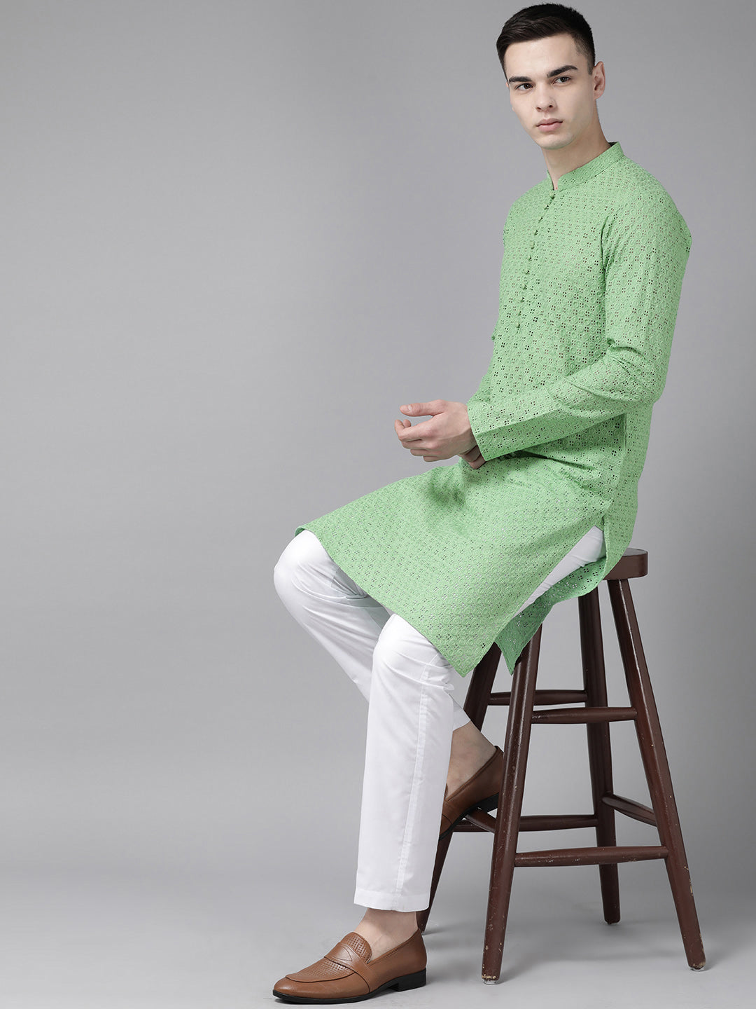 Riwaat.com Men Green Pure Cotton Chikankari Embroidered Straight Kurta Riwaat Chikankari Embroidered Mehendi