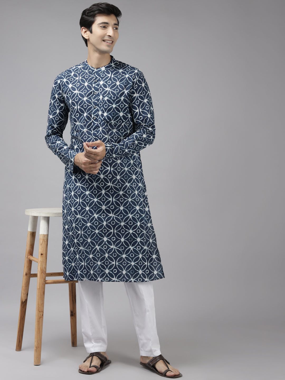 Men Straight Off White & Blue Printed Kurta With Pajama