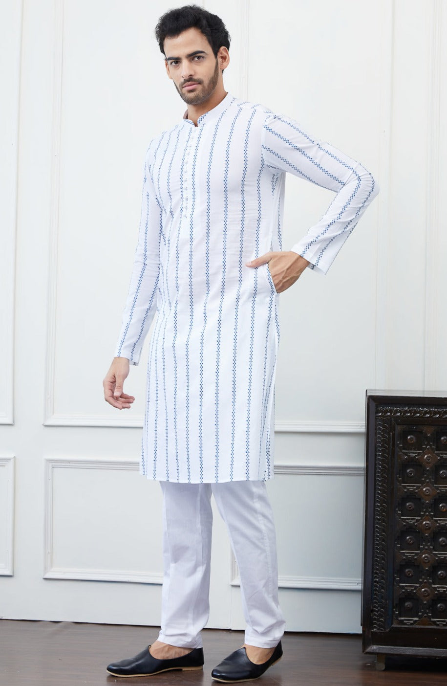 Men White And Blue Striped Chikankari Embroidered Cotton Kurta