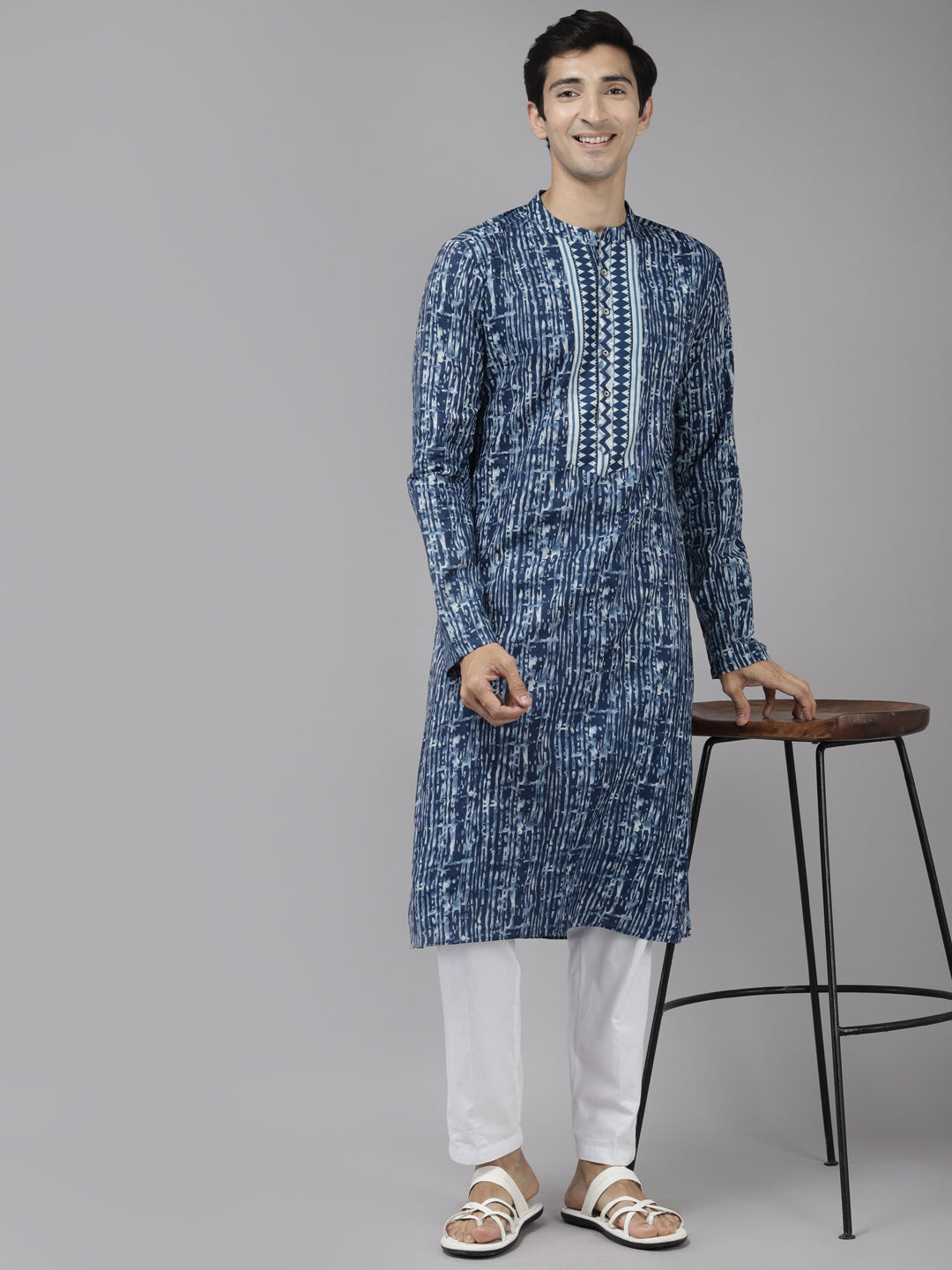 Men Indigo Printed Thread Work Kurta With Pajama