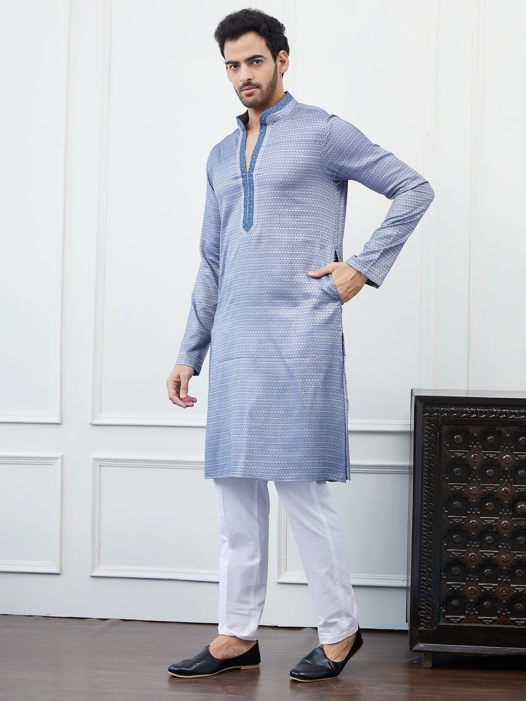 Men Grey & Blue Thread Work Yoke Design Cotton Kurta