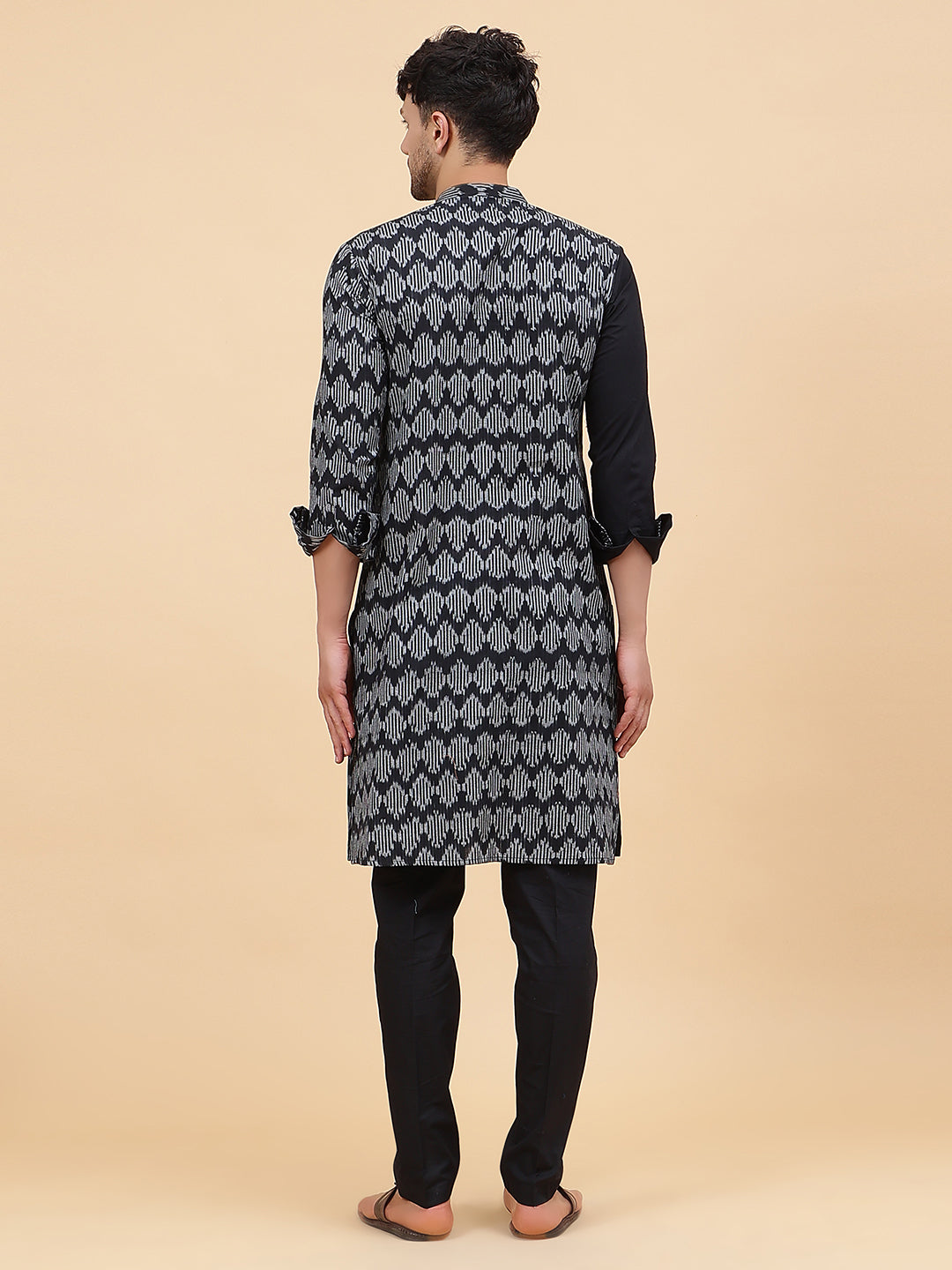 Men White and Black Ikat Printed Kurta With pyjama