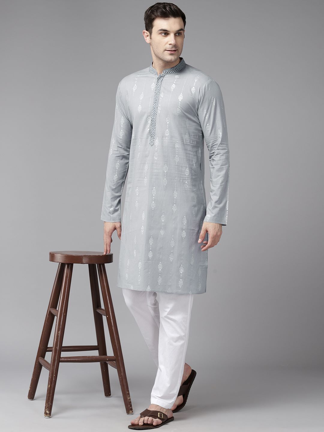 Men Grey & Blue Pure Cotton Embroidered Straight Kurta With Pajama