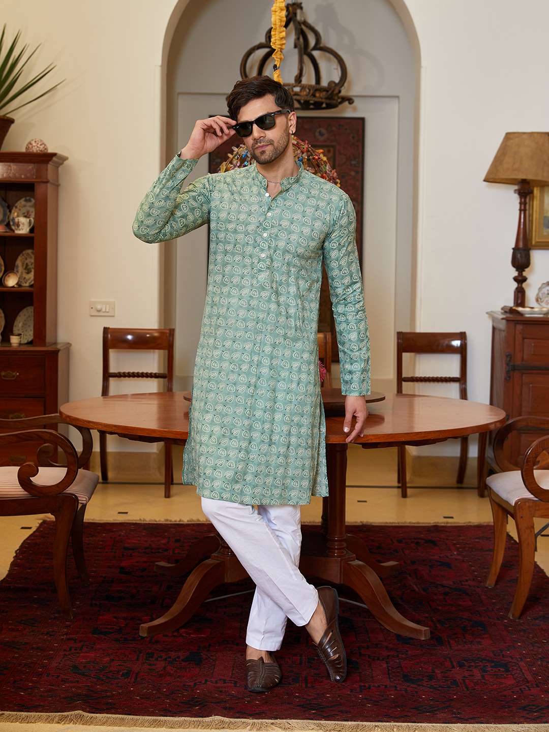 Men Green And White Cotton Leaf Print Straight Kurta With Pajama