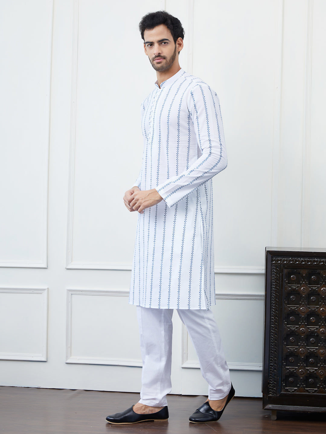 Men White And Blue Chikankari Embroidered Cotton Kurta
